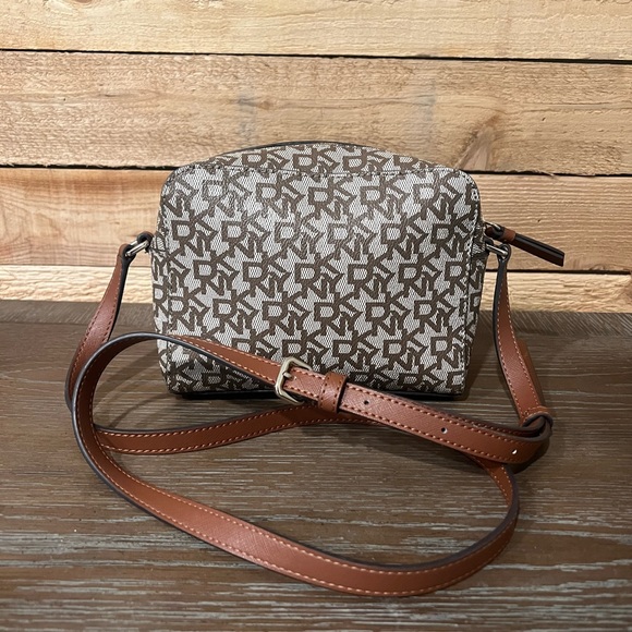 NWOT tags DYNK Faye hand bag - Picture 2 of 6